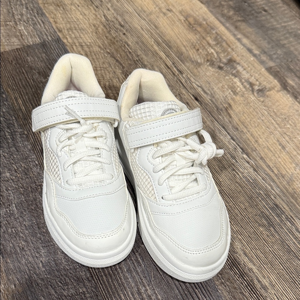 AND1 Kids white Sneakers